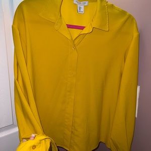 Yellow blouse detailed wrist design